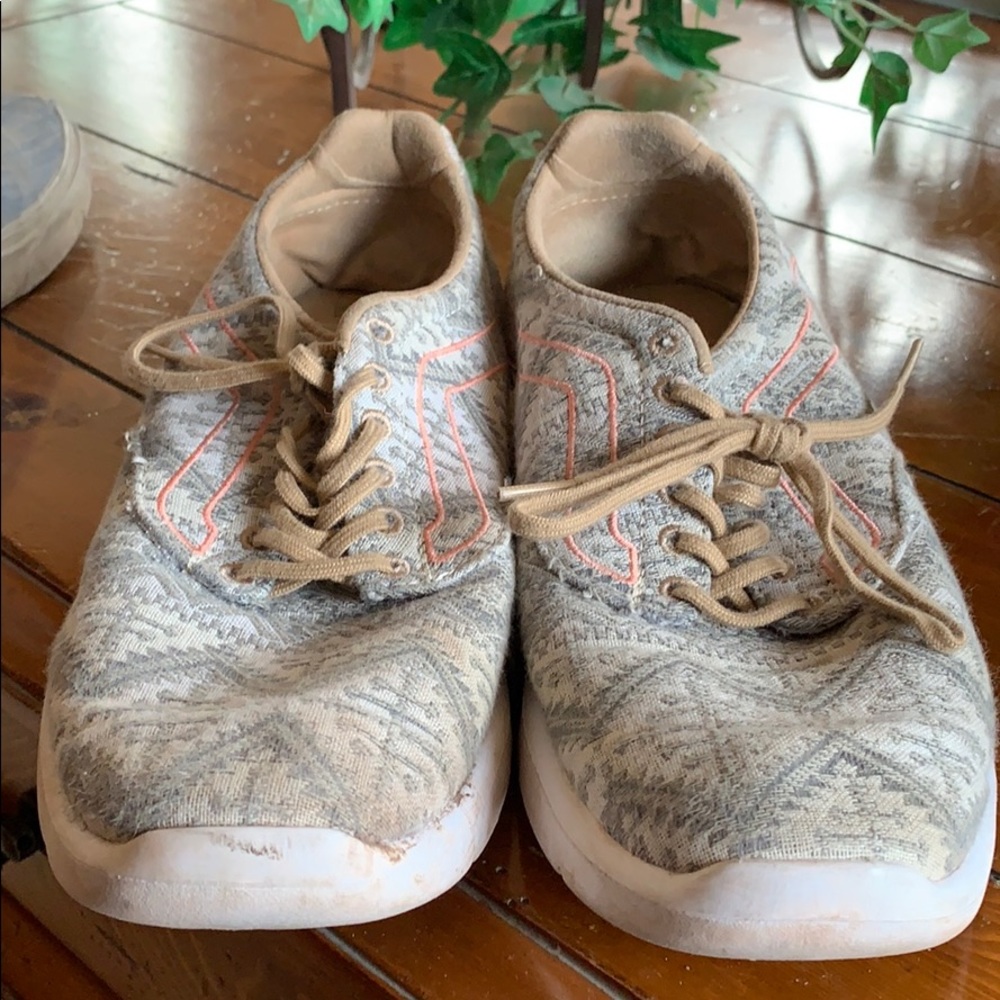 Vans running sneaker line